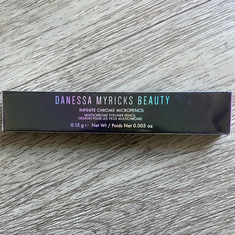 DANESSA MYRICKS BEAUTY INFINITE MULTICHROME EYELINER PENCIL-SHADE LILAC QUARTZ